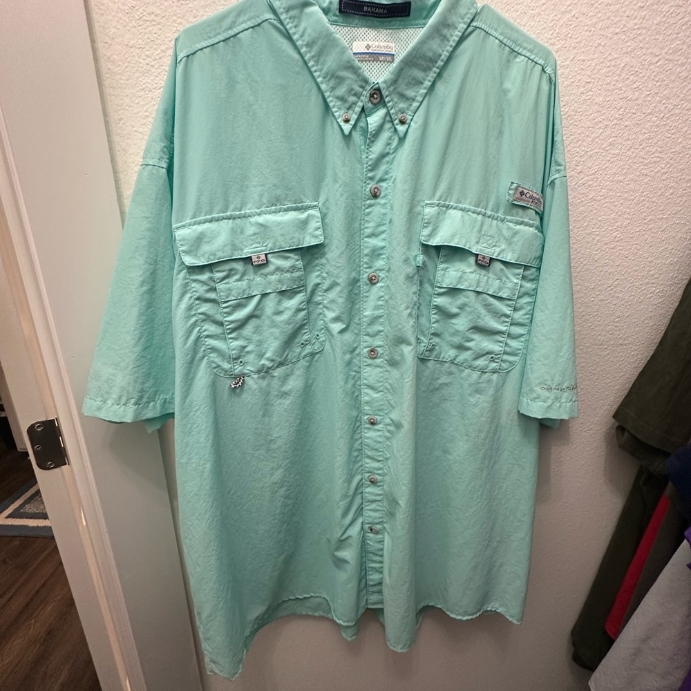 Columbia Men's Light Green Button Down Shirt